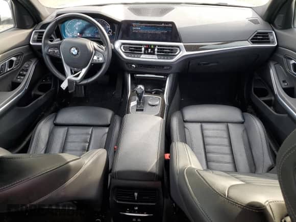 2021 BMW 3 Series 330e xDrive z VIN 3MW5P9J07M8B90988, wystawiony jako Copart lot #50895005 z przebiegiem 35 825 mil mil oraz Szkoda całkowita • Salvage title. Historia ofert i sprzedaży dostępna na DreamBid. Obrazek 8.