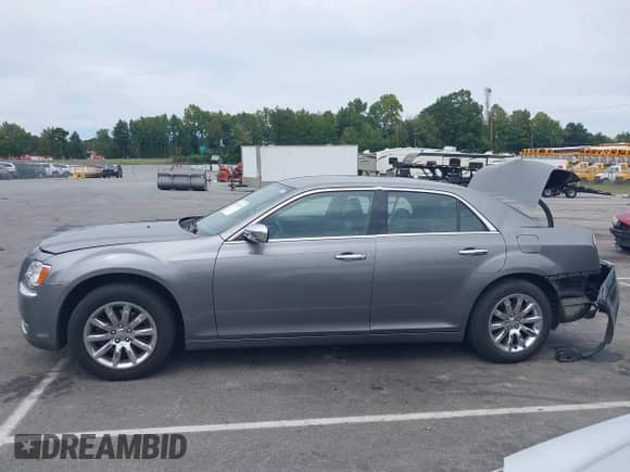 2011 Chrysler 300 Limited с VIN 2C3CA5CG4BH585748, выставлен на аукционе IAAI как лот 43219725 с пробегом 197 644 миль миль и . История ставок и продаж доступна на DreamBid. Изображение 14.
