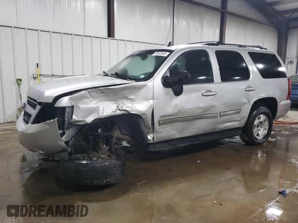 2014 Chevrolet Tahoe LS с VIN 1GNSKAE06ER156894, выставлен на аукционе Copart как лот 85503935 с пробегом 105 404 миль миль и Списание • Salvage title. История ставок и продаж доступна на DreamBid. Изображение 1.