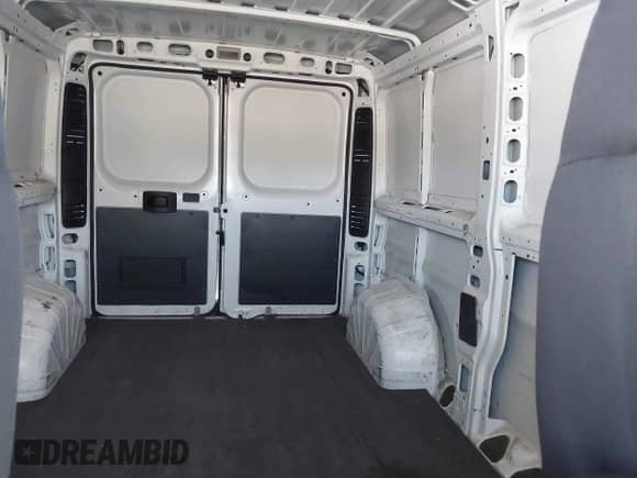2017 Ram ProMaster Cargo с VIN 3C6TRVAG6HE546579, выставлен на аукционе IAAI как лот 43147189 с пробегом 276 801 миль миль и . История ставок и продаж доступна на DreamBid. Изображение 8.