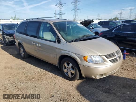 2007 Dodge Grand Caravan SXT with VIN 2D4GP44L87R218826, listed as a Copart auction lot 70884825 with 105,680 mi miles and Salvage title. Bid and sale history available at DreamBid. Image 4.