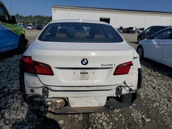 2012 BMW 5 Series 528i xDrive с VIN WBAXH5C51CDW11063, выставлен на аукционе Copart как лот 81061345 с пробегом 160 785 миль миль и Списание • Salvage title. История ставок и продаж доступна на DreamBid. Изображение 6.