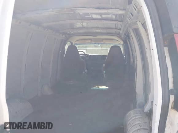2003 Chevrolet Express Cargo z VIN 1GCHG35U131187565, wystawiony jako IAAI lot #43268870 z przebiegiem 196 588 mil mil oraz . Historia ofert i sprzedaży dostępna na DreamBid. Obrazek 8.