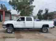 2003 Chevrolet Silverado 2500HD LT z VIN 1GCHK23153F256035, wystawiony jako IAAI lot #43176158 z przebiegiem Nie podano mil oraz . Historia ofert i sprzedaży dostępna na DreamBid. Obrazek 14.