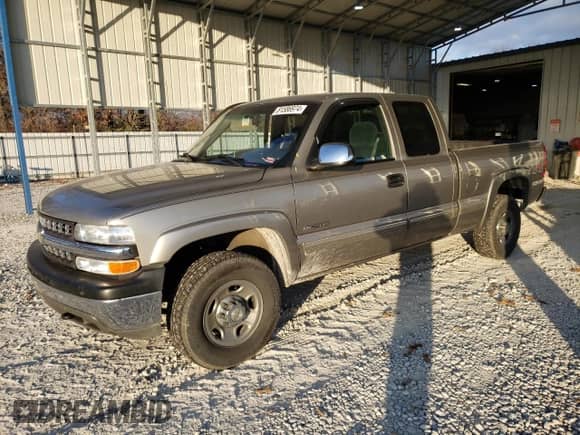 2002 Chevrolet Silverado 2500 LS с VIN 1GCGK29U62Z135816, выставлен на аукционе Copart как лот 81586974 с пробегом 206 434 миль миль и Чистый • Clean title. История ставок и продаж доступна на DreamBid. Изображение 1.