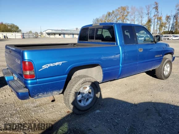 1998 Dodge 1500 z VIN 3B7HF13Y4WG227429, wystawiony jako Copart lot #72100104 z przebiegiem 242 823 mil mil oraz Czysty tytuł • Clean title. Historia ofert i sprzedaży dostępna na DreamBid. Obrazek 3.