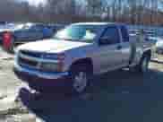 2005 Chevrolet Colorado LS Z85 z VIN 1GCCS196258218499, wystawiony jako IAAI lot #41237382 z przebiegiem 124 386 mil mil oraz . Historia ofert i sprzedaży dostępna na DreamBid. Obrazek 2.