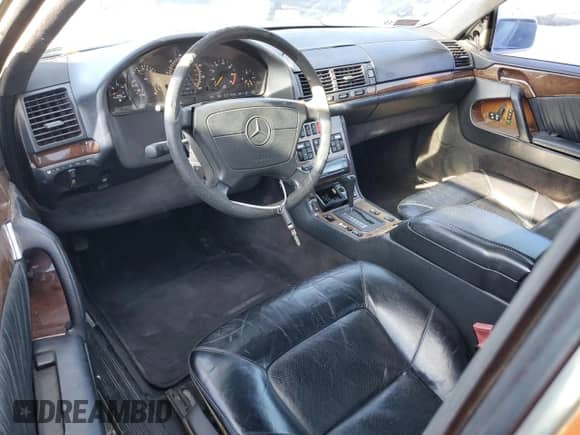 1993 Mercedes-Benz 500 с VIN WDBGA70E2PA135256, выставлен на аукционе Copart как лот 85974174 с пробегом 66 101 миль миль и Списание • Salvage title. История ставок и продаж доступна на DreamBid. Изображение 8.