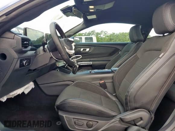 2024 Ford Mustang EcoBoost z VIN 1FA6P8TH6R5114189, wystawiony jako Copart lot #63776995 z przebiegiem 3 888 mil mil oraz Czysty tytuł • Clean title. Historia ofert i sprzedaży dostępna na DreamBid. Obrazek 7.