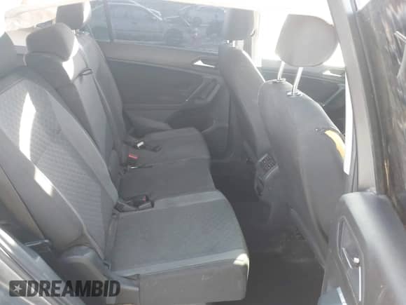 2020 Volkswagen Tiguan S с VIN 3VV1B7AXXLM129594, выставлен на аукционе IAAI как лот 42972106 с пробегом 111 460 миль миль и . История ставок и продаж доступна на DreamBid. Изображение 8.