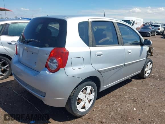 2011 Chevrolet Aveo 1LT с VIN KL1TD6DE8BB190638, выставлен на аукционе IAAI как лот 42403313 с пробегом 46 817 миль миль и . История ставок и продаж доступна на DreamBid. Изображение 4.