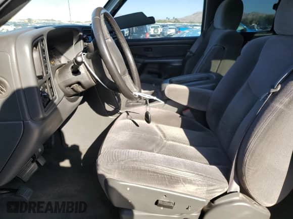 2006 Chevrolet Silverado 1500 Work Truck with VIN 2GCEK19B261163725, listed as a Copart auction lot 81734705 with 379,756 mi miles and Clean title. Bid and sale history available at DreamBid. Image 7.