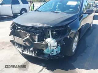 2018 Chevrolet Malibu LS z VIN 1G1ZB5ST7JF107334, wystawiony jako IAAI lot #43283535 z przebiegiem 114 636 mil mil oraz . Historia ofert i sprzedaży dostępna na DreamBid. Obrazek 6.