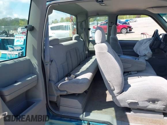 1998 Chevrolet Silverado 1500 z VIN 2GCEC19M2W1251821, wystawiony jako IAAI lot #42166116 z przebiegiem 215 094 mil mil oraz . Historia ofert i sprzedaży dostępna na DreamBid. Obrazek 8.