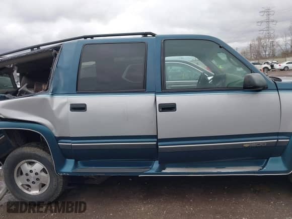 1995 Chevrolet Suburban с VIN 1GNFK16KXSJ391827, выставлен на аукционе IAAI как лот 41840715 с пробегом 143 603 миль миль и . История ставок и продаж доступна на DreamBid. Изображение 12.