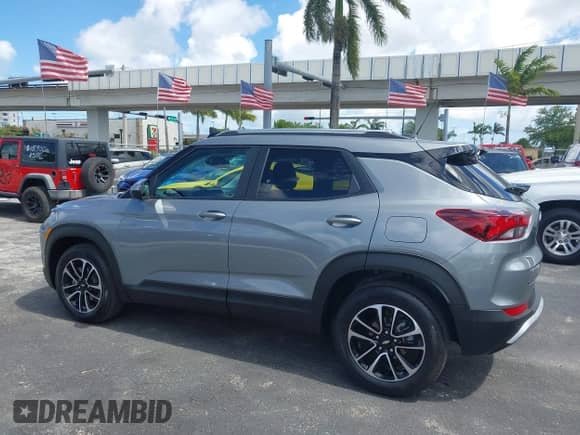 2025 Chevrolet TrailBlazer LT z VIN KL79MPSL8SB016270, wystawiony jako IAAI lot #42582582 z przebiegiem 2 976 mil mil oraz . Historia ofert i sprzedaży dostępna na DreamBid. Obrazek 6.