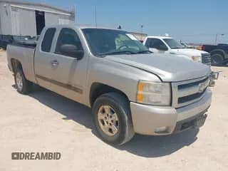 2007 Chevrolet Silverado 1500 1LT with VIN 2GCEC19C571715239, listed as a IAAI auction lot 42951764 with 232,119 mi miles and . Bid and sale history available at DreamBid. Image 1.