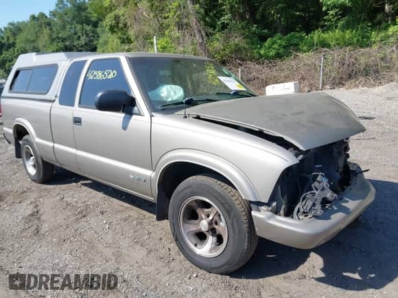 2001 Chevrolet S-10 LS with VIN 1GCCS19W318113416, listed as a IAAI auction lot 42586520 with 158,682 mi miles and . Bid and sale history available at DreamBid. Image 1.