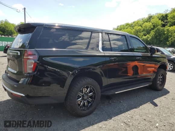 2023 Chevrolet Suburban LS z VIN 1GNSKBET9PR554250, wystawiony jako Copart lot #59538965 z przebiegiem 20 499 mil mil oraz Szkoda całkowita • Salvage title. Historia ofert i sprzedaży dostępna na DreamBid. Obrazek 3.