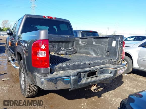 2011 Chevrolet Silverado 1500 LS z VIN 3GCPKREA0BG113816, wystawiony jako IAAI lot #43467974 z przebiegiem 208 253 mil mil oraz . Historia ofert i sprzedaży dostępna na DreamBid. Obrazek 6.