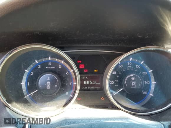 2013 Hyundai Sonata SE z VIN 5NPEC4AC6DH535162, wystawiony jako Copart lot #84705085 z przebiegiem 143 459 mil mil oraz Czysty tytuł • Clean title. Historia ofert i sprzedaży dostępna na DreamBid. Obrazek 9.