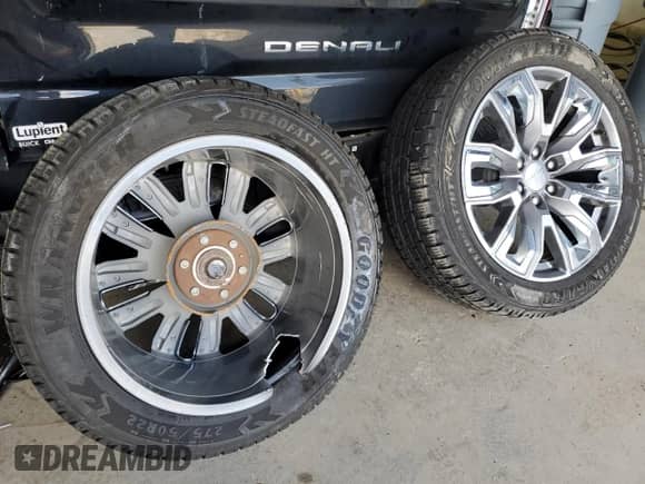 2023 GMC Sierra 1500 Denali с VIN 3GTUUGE85PG143996, выставлен на аукционе Copart как лот 70958025 с пробегом 57 331 миль миль и Списание • Salvage title. История ставок и продаж доступна на DreamBid. Изображение 12.