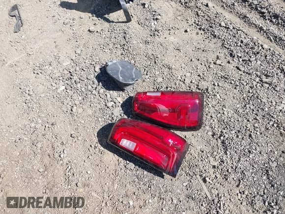 2020 GMC Sierra 1500 SLT with VIN 3GTU9DETXLG289809, listed as a IAAI auction lot 43137277 with 88,287 mi miles and . Bid and sale history available at DreamBid. Image 12.