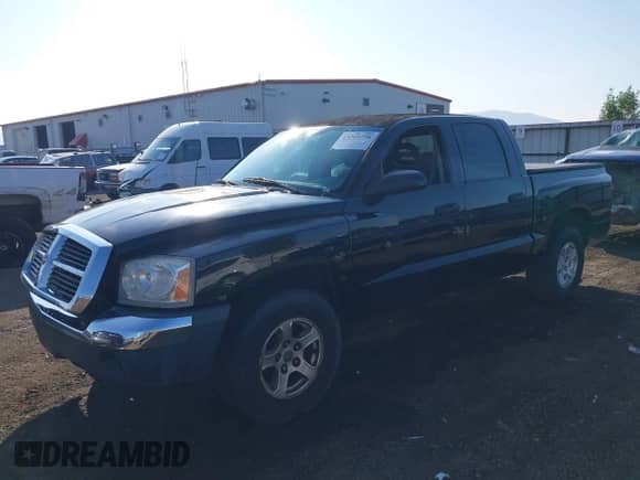 2005 Dodge Dakota SLT with VIN 1D7HW48K95S294045, listed as a IAAI auction lot 43269758 with Not provided miles and . Bid and sale history available at DreamBid. Image 2.