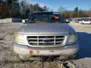 2002 Ford F-150 XL z VIN 1FTRF18212NA49764, wystawiony jako Copart lot #81626174 z przebiegiem Nie podano mil oraz Czysty tytuł • Clean title. Historia ofert i sprzedaży dostępna na DreamBid. Obrazek 5.
