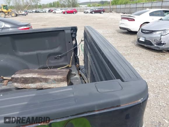 2010 Ford F-150 XL z VIN 1FTFW1E83AFB88640, wystawiony jako IAAI lot #42124662 z przebiegiem 346 893 mil mil oraz . Historia ofert i sprzedaży dostępna na DreamBid. Obrazek 19.