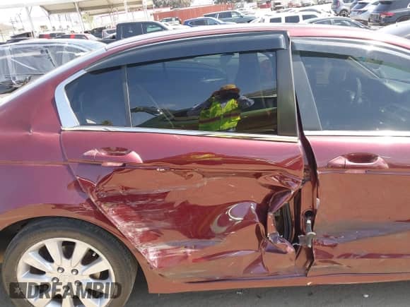 2011 Honda Accord EX z VIN 1HGCP2F70BA132750, wystawiony jako IAAI lot #43344001 z przebiegiem 162 511 mil mil oraz . Historia ofert i sprzedaży dostępna na DreamBid. Obrazek 6.