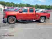 2015 Chevrolet Silverado 1500 LT z VIN 1GCVKREH1FZ194142, wystawiony jako IAAI lot #43016369 z przebiegiem 213 511 mil mil oraz . Historia ofert i sprzedaży dostępna na DreamBid. Obrazek 14.