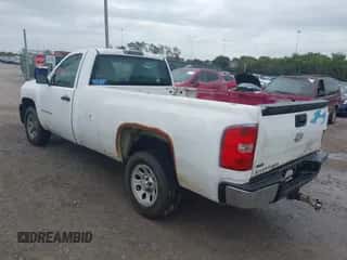 2008 Chevrolet Silverado 1500 Work Truck z VIN 1GCEC140X8Z151612, wystawiony jako IAAI lot #43390613 z przebiegiem 234 579 mil mil oraz . Historia ofert i sprzedaży dostępna na DreamBid. Obrazek 3.