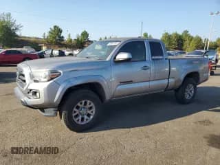 2016 Toyota Tacoma SR5 с VIN 5TFSZ5AN9GX015071, выставлен на аукционе Copart как лот 80661495 с пробегом 322 384 миль миль и Чистый • Clean title. История ставок и продаж доступна на DreamBid. Изображение 1.