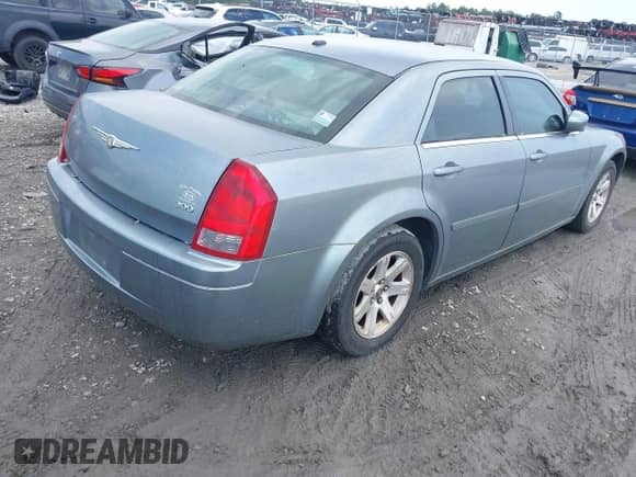 2006 Chrysler 300 with VIN 2C3LA43R56H526127, listed as a IAAI auction lot 42656383 with 148,917 mi miles and . Bid and sale history available at DreamBid. Image 4.