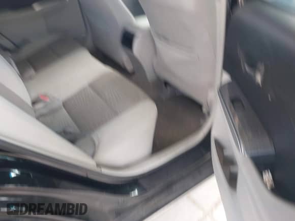 2013 Toyota Camry LE z VIN 4T1BD1FK8DU086583, wystawiony jako IAAI lot #42272308 z przebiegiem 146 901 mil mil oraz . Historia ofert i sprzedaży dostępna na DreamBid. Obrazek 8.