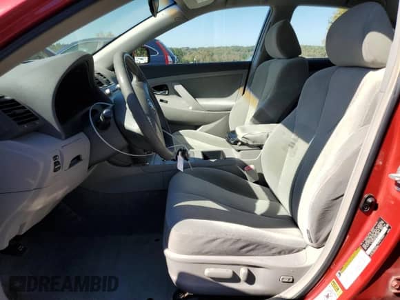 2007 Toyota Camry CE z VIN 4T1BE46K37U127902, wystawiony jako Copart lot #82455845 z przebiegiem 205 505 mil mil oraz Szkoda całkowita • Salvage title. Historia ofert i sprzedaży dostępna na DreamBid. Obrazek 7.