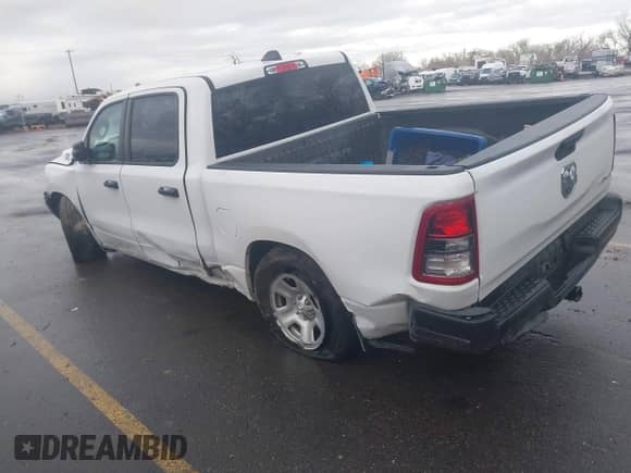 2023 Ram 1500 Tradesman z VIN 1C6RRFGG9PN546464, wystawiony jako IAAI lot #41230048 z przebiegiem 27 727 mil mil oraz . Historia ofert i sprzedaży dostępna na DreamBid. Obrazek 3.