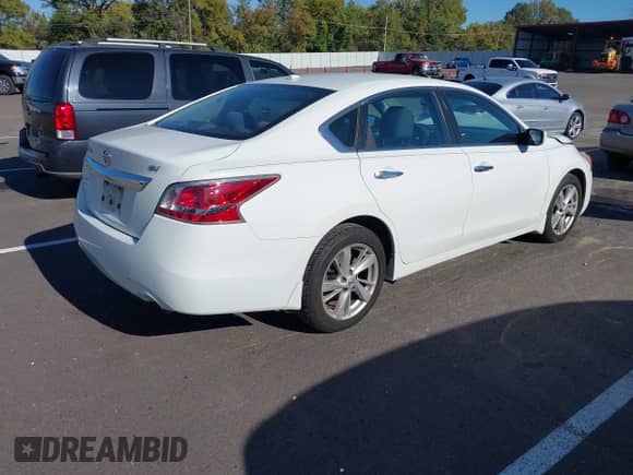 2015 Nissan Altima S z VIN 1N4AL3AP2FC266349, wystawiony jako IAAI lot #43420649 z przebiegiem 148 233 mil mil oraz . Historia ofert i sprzedaży dostępna na DreamBid. Obrazek 4.
