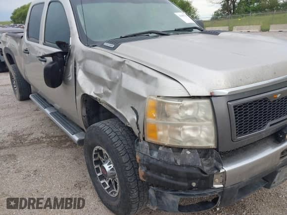 2007 Chevrolet Silverado 3500HD SRW 1LT с VIN 1GCHK33637F565221, выставлен на аукционе IAAI как лот 42689794 с пробегом 281 008 миль миль и . История ставок и продаж доступна на DreamBid. Изображение 17.