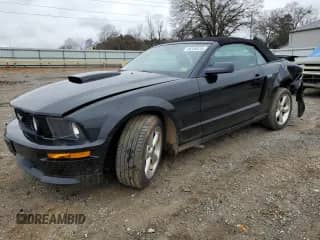 2009 Ford Mustang GT z VIN 1ZVHT85H095127397, wystawiony jako Copart lot #44549435 z przebiegiem 95 203 mil mil oraz Szkoda całkowita • Salvage title. Historia ofert i sprzedaży dostępna na DreamBid. Obrazek 1.
