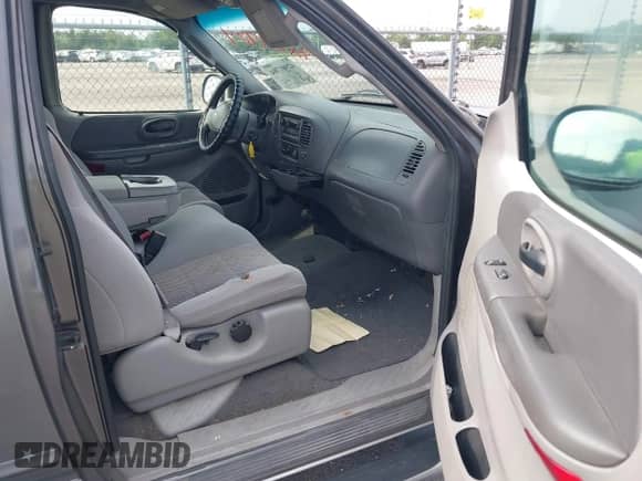 2004 Ford F-150 XL с VIN 2FTRX17W74CA11563, выставлен на аукционе IAAI как лот 42901704 с пробегом 176 532 миль миль и . История ставок и продаж доступна на DreamBid. Изображение 5.