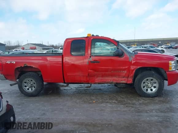 2010 Chevrolet Silverado 1500 LT with VIN 1GCSKSEA7AZ165833, listed as a IAAI auction lot 41521210 with 185,535 mi miles and . Bid and sale history available at DreamBid. Image 13.