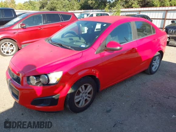 2015 Chevrolet Sonic LT z VIN 1G1JC5SH7F4100294, wystawiony jako IAAI lot #43323695 z przebiegiem 91 103 mil mil oraz . Historia ofert i sprzedaży dostępna na DreamBid. Obrazek 2.