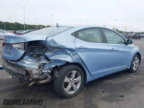 2012 Hyundai Elantra GLS z VIN KMHDH4AE1CU322523, wystawiony jako IAAI lot #43276492 z przebiegiem 117 748 mil mil oraz . Historia ofert i sprzedaży dostępna na DreamBid. Obrazek 6.