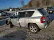 2010 Jeep Compass Sport z VIN 1J4NT1FB9AD626226, wystawiony jako Copart lot #82933784 z przebiegiem 191 772 mil mil oraz Szkoda całkowita • Salvage title. Historia ofert i sprzedaży dostępna na DreamBid. Obrazek 2.