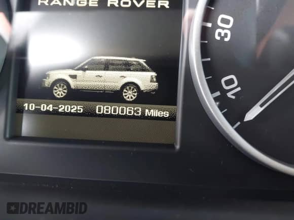 2011 Land Rover Range Rover Sport SC z VIN SALSP2E4XBA290491, wystawiony jako IAAI lot #43379135 z przebiegiem 80 063 mil mil oraz . Historia ofert i sprzedaży dostępna na DreamBid. Obrazek 16.