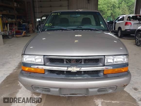 2000 Chevrolet S-10 with VIN 1GCCS1456YK216812, listed as a IAAI auction lot 42415618 with 140,861 mi miles and . Bid and sale history available at DreamBid. Image 6.