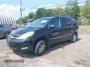 2008 Toyota Sienna XLE z VIN 5TDBK22C98S011075, wystawiony jako IAAI lot #43018734 z przebiegiem 204 500 mil mil oraz . Historia ofert i sprzedaży dostępna na DreamBid. Obrazek 2.