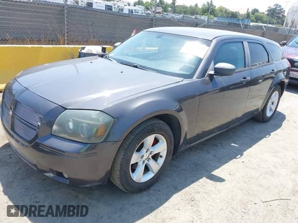 2005 Dodge Magnum SE with VIN 2D8FV48T55H567360, listed as a IAAI auction lot 42727189 with 115,754 mi miles and . Bid and sale history available at DreamBid. Image 2.